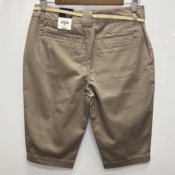a.n.a A New Approach Women’s Petite Taupe Gray Bermuda Shorts with Belt Size 8P - Picture 2 of 8
